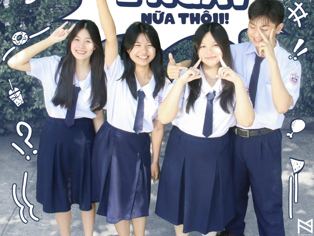 Đồng phục THPT Phú Nhuận chính khóa gồm áo sơ mi trắng thanh lịch