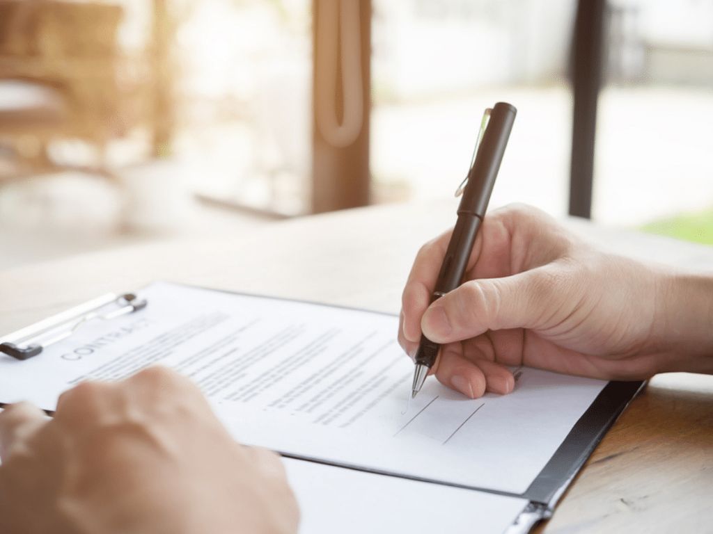 Bạn cần điền thông tin theo mẫu hợp đồng may đồng phục học sinh