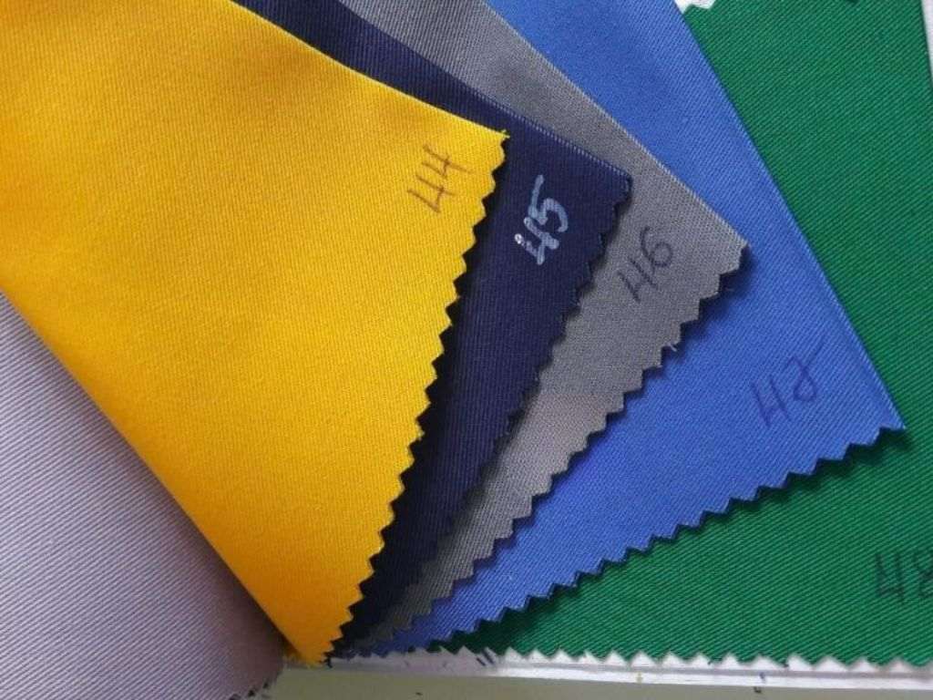 Vải đứng form cho quần thường là loại kaki 65/35