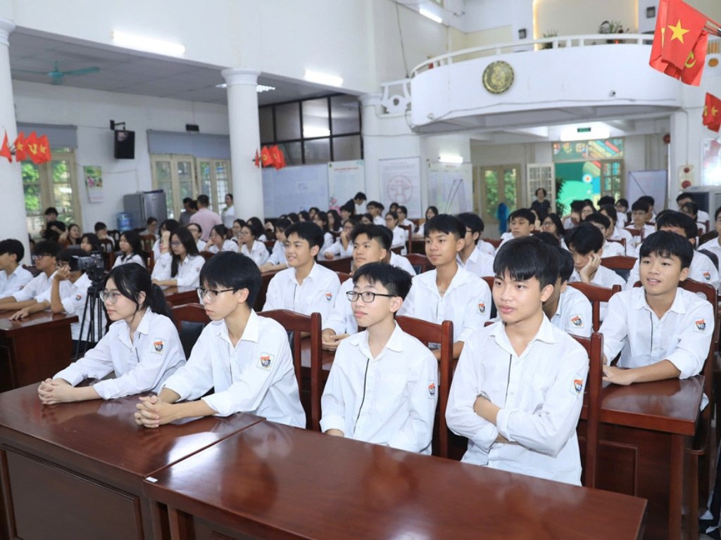 Học sinh cần có tác phong nghiêm túc, lịch sự