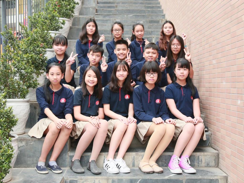 Khi mặc đồng phục trường Marie Curie Hà Nội học sinh phải đảm bảo tác phong lịch sự