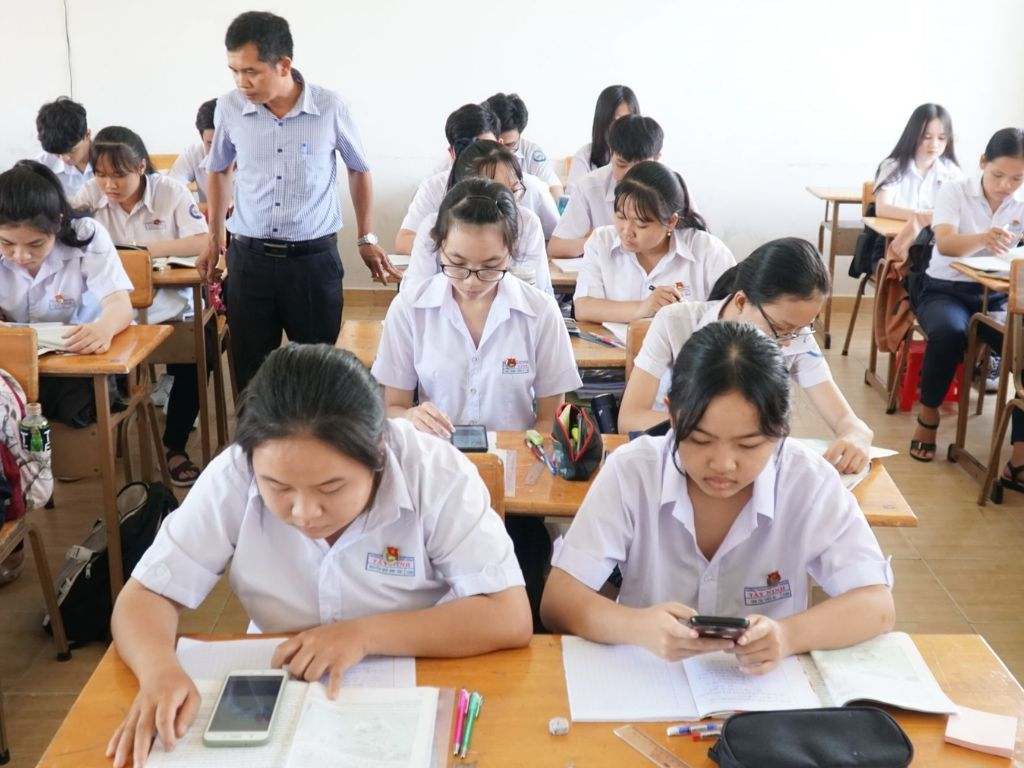 Bạn có thể mua đồng phục ở trưởng để đảm bảo đúng quy định