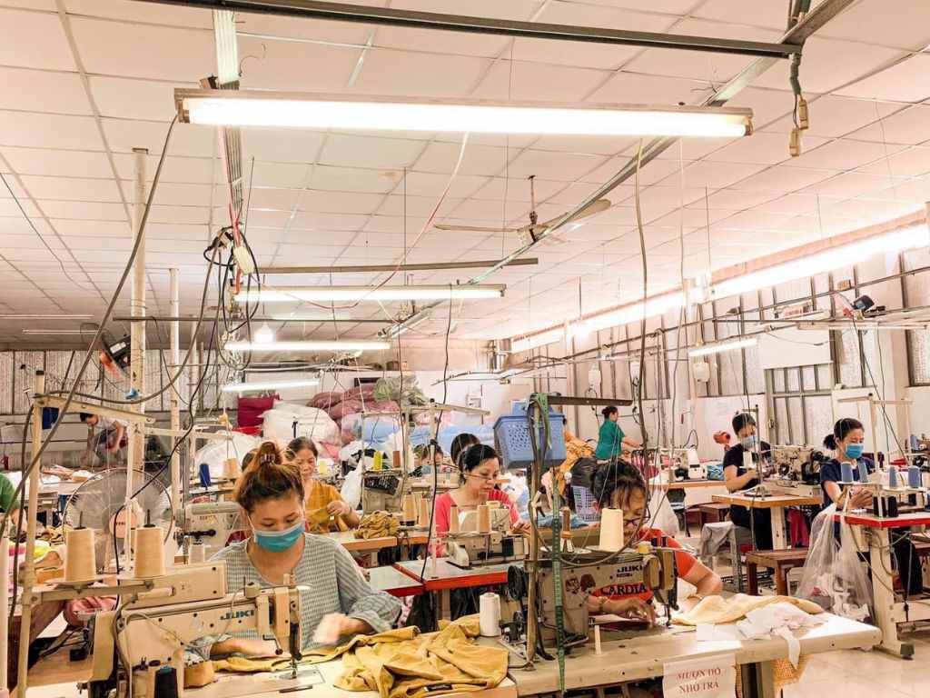 Bạn có thể may trực tiếp ở xưởng để giá thành rẻ hơn