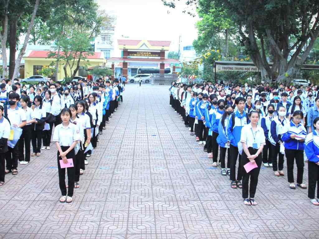 Quần tây được sử dụng nhiều cho quần áo đồng phục học sinh cấp 2