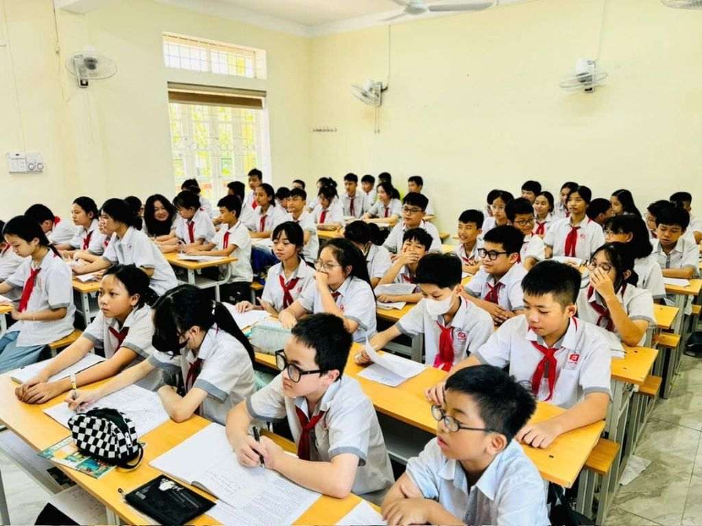 Bạn cần chọn đồ đồng phục có kích cỡ vừa vặn với trẻ