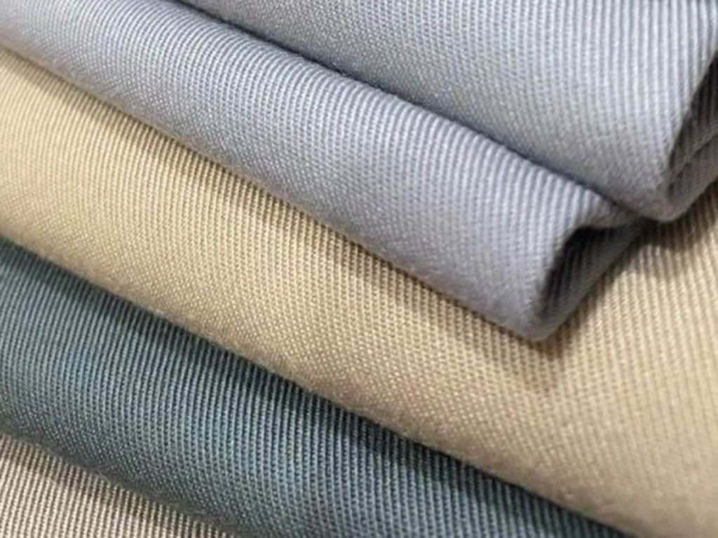 Ưu tiên vải kaki khi mua quần đồng phục học sinh