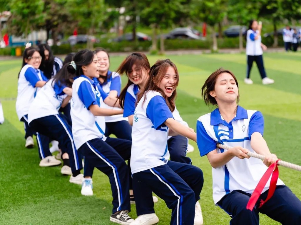 Đồng phục ĐHQGHN có kiểu dáng trẻ trung và thoải mái