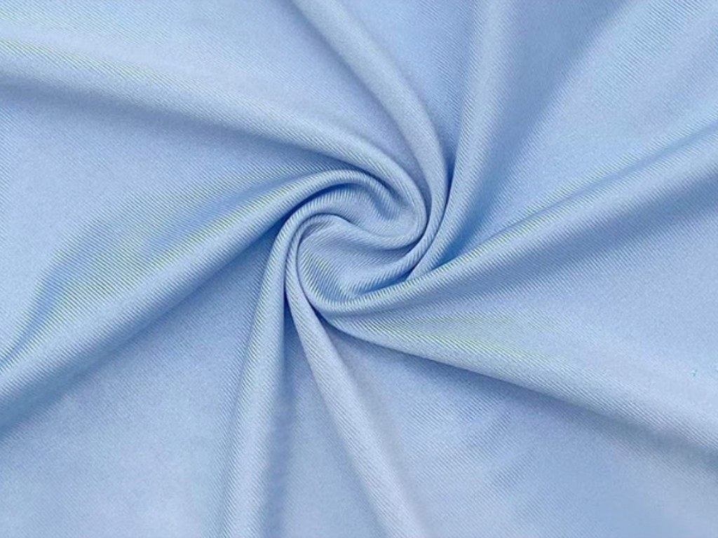Vải thun lạnh có độ thoáng khí tốt và giữ form dáng chuẩn