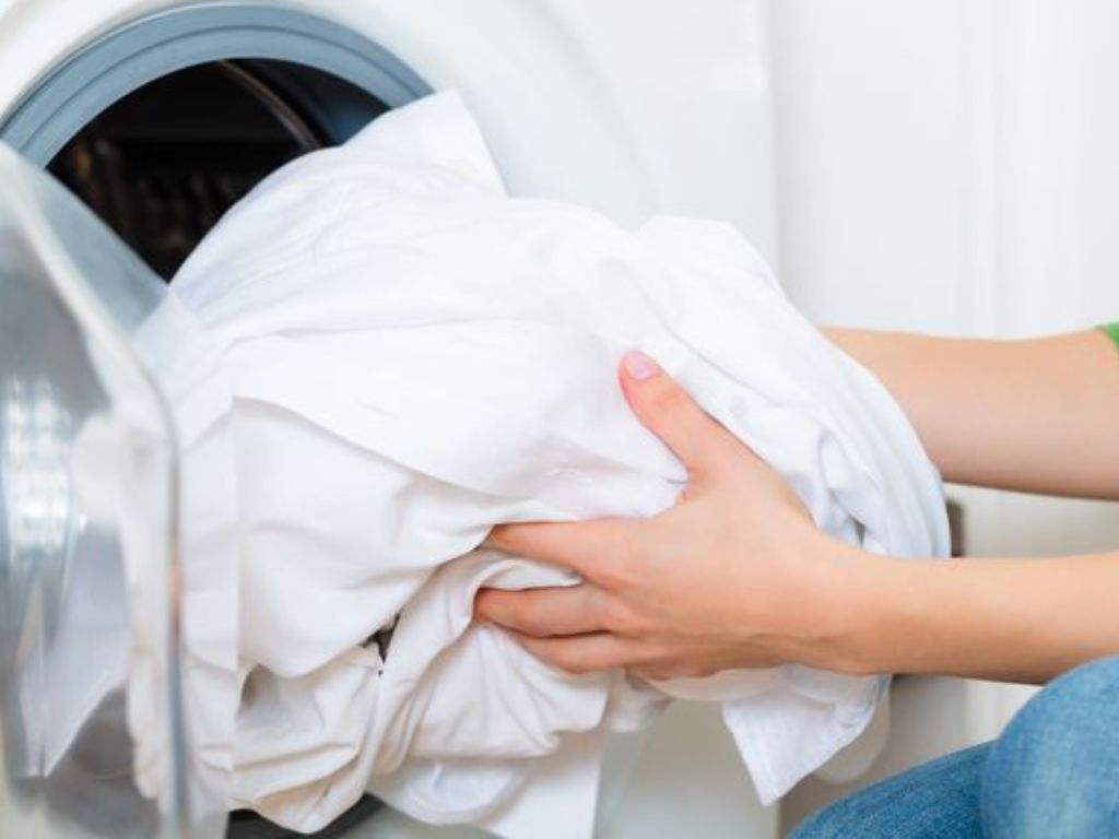 Bạn hãy sử dụng vải chất lượng để việc giặt dũ dễ dàng hơn