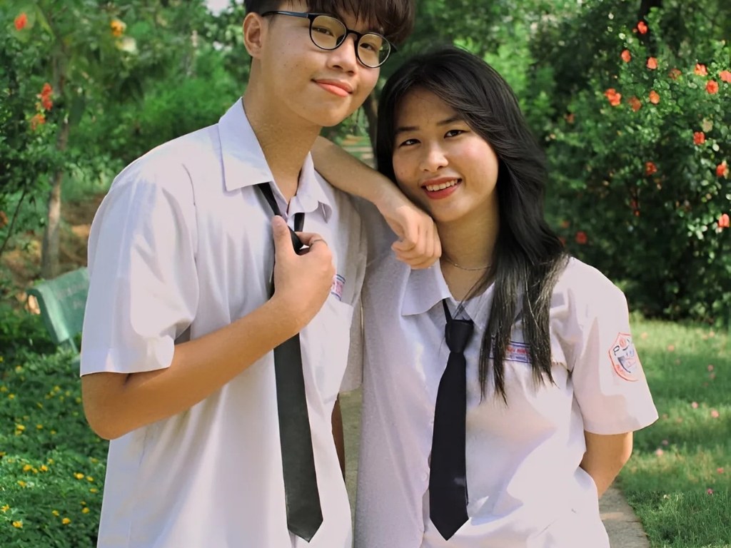 Đồng phục trường thpt phú nhuận tphcm có phụ kiện cà vạt đi kèm 