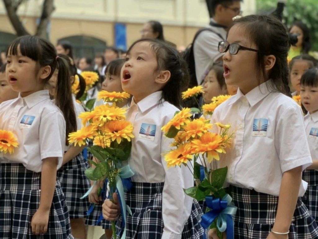 Áo sơ mi trắng học sinh thể hiện nét thanh lịch ở trẻ