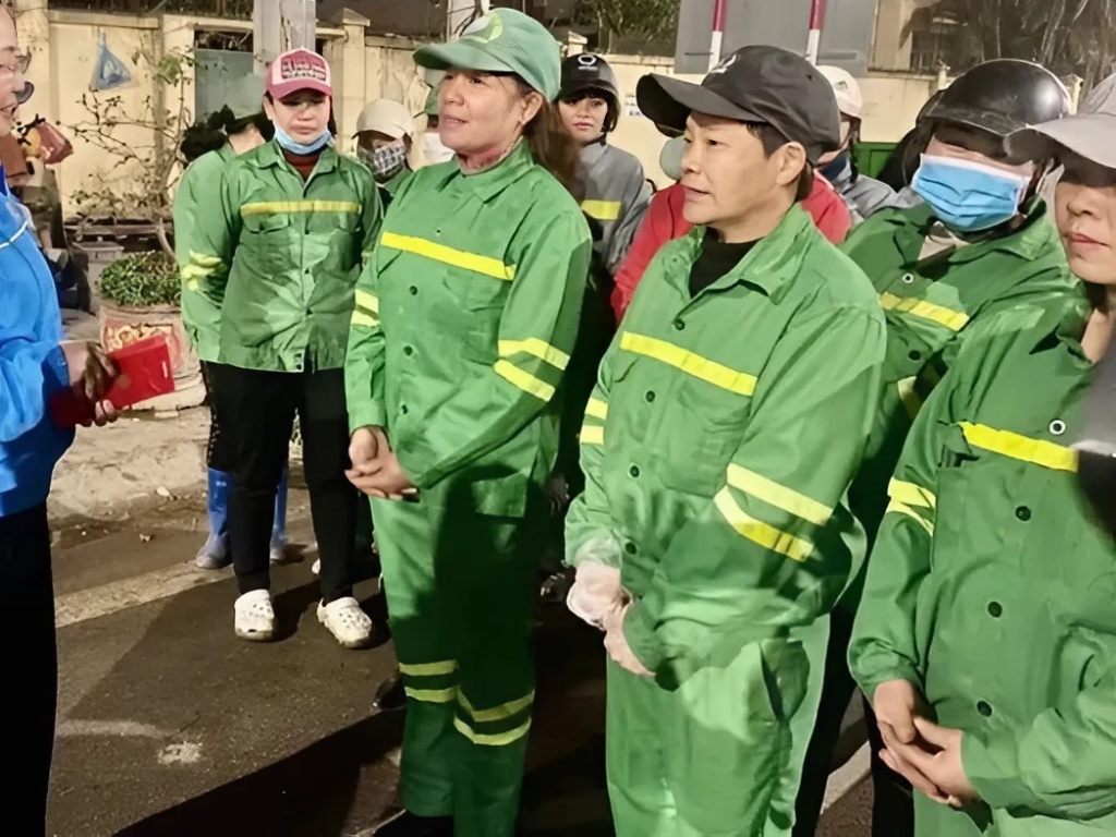 Bộ quần áo bảo hộ lao công rời là kiểu dáng thông dụng nhất