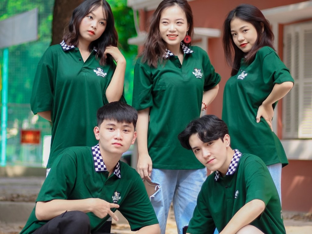 Áo nhóm phong cách retro mang đến một làn gió hoài cổ đầy cuốn hút