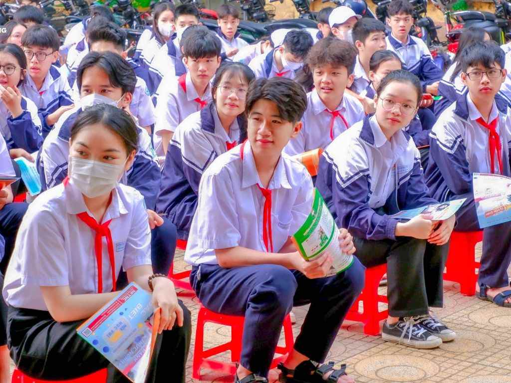 Bạn nên phân biệt sơ mi trắng học sinh để đảm bảo độ thoải mái cho trẻ