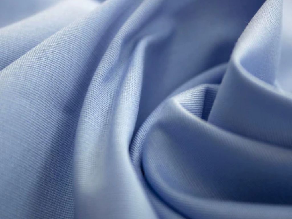 Bạn có thể ưu tiên chọn vải Poplin để áo mềm mại hơn