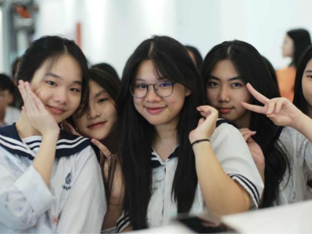 Đồng phục trường THCS Lương Thế Vinh là trang phục bắt buộc