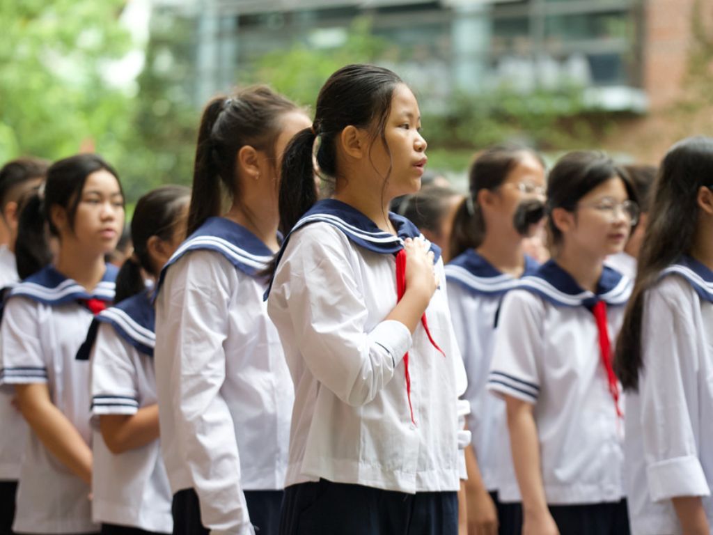 Cần tìm hiểu kỹ về kênh mua hoặc nhận đồng phục mà nhà trường đã chỉ định