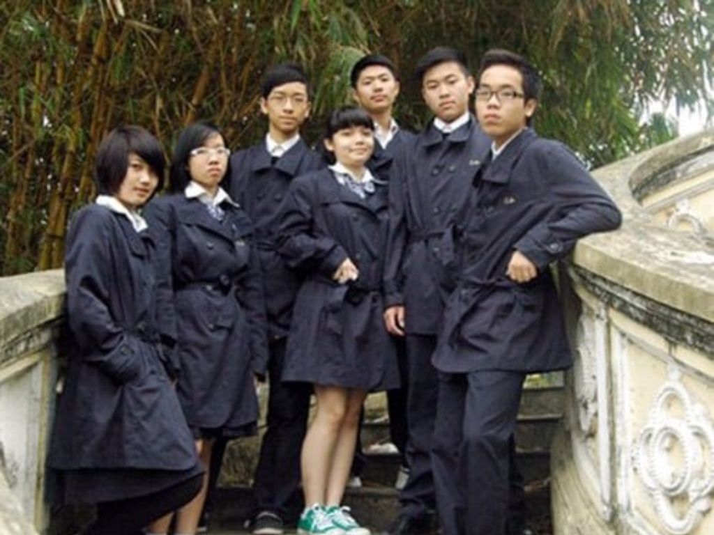 Tùy theo quy định cụ thể từng năm, học sinh có thể được phép mặc thêm áo len
