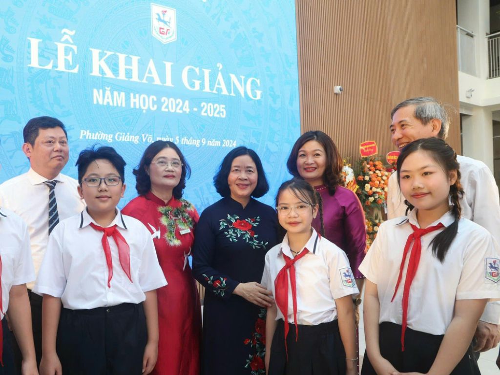 Phụ huynh nên mua đồng phục tại các kênh chính thức để đảm bảo đúng mẫu