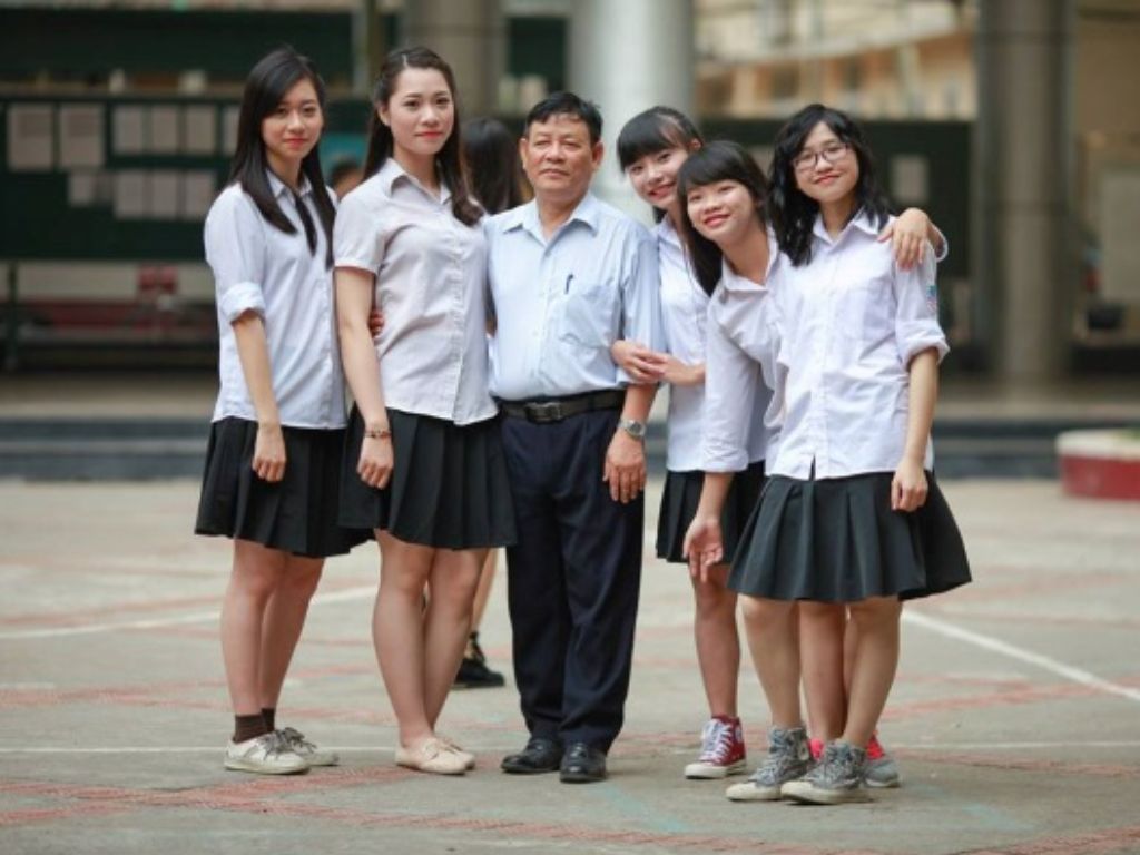 Đồng phục trường THCS Nguyễn Tất Thành là một biểu tượng đặc trưng