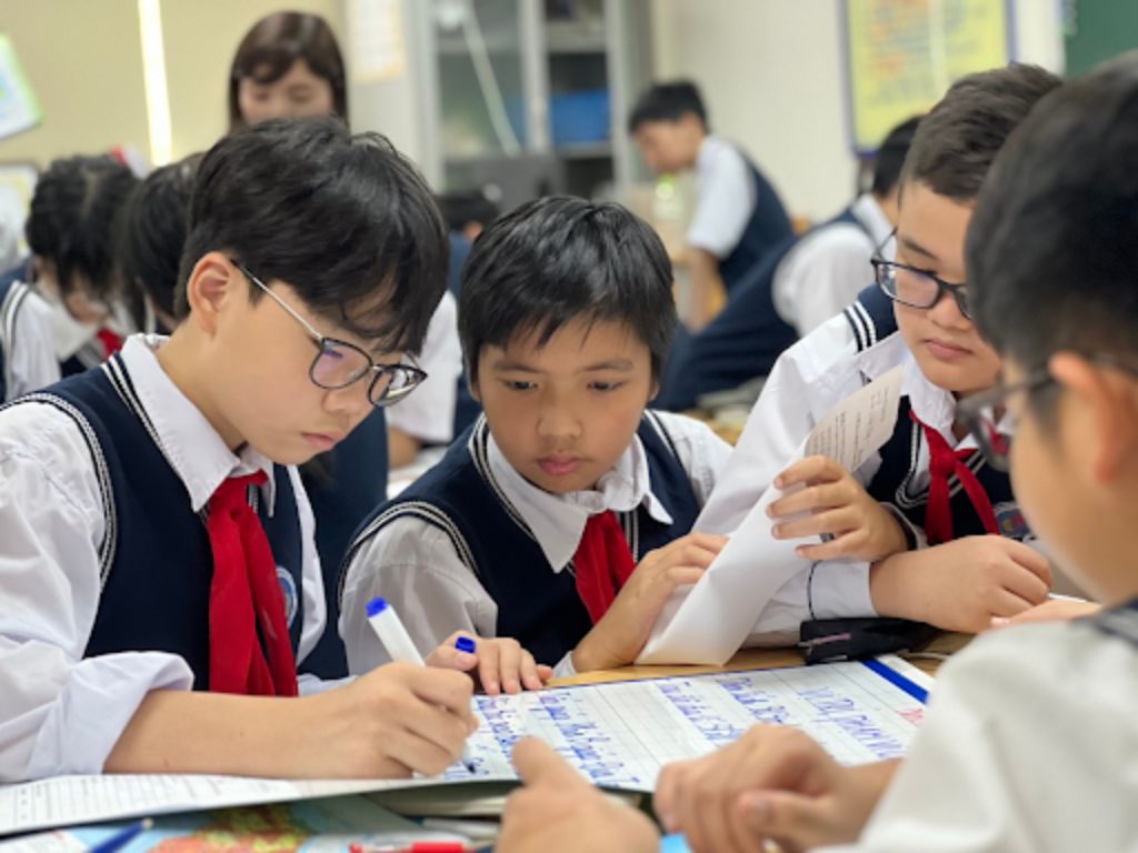 Phụ huynh nên mua đồng phục trường tại các địa điểm chỉ định