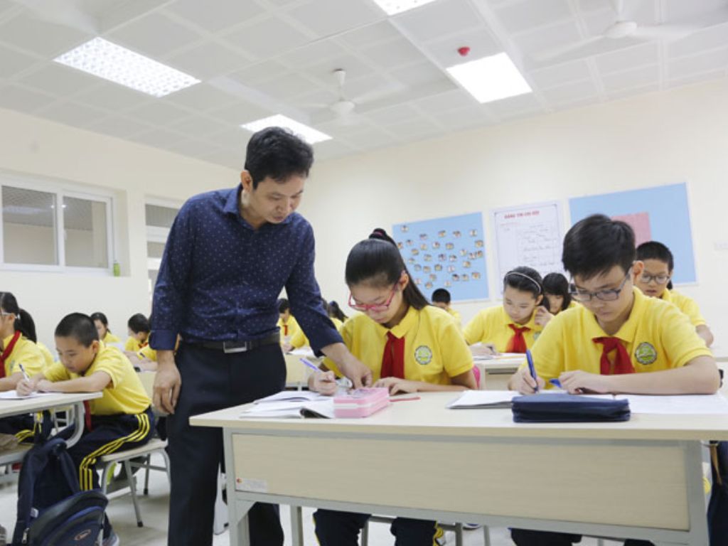 Học sinh mặc đồng phục trường THCS Thanh Xuân được thiết kế cho vận động