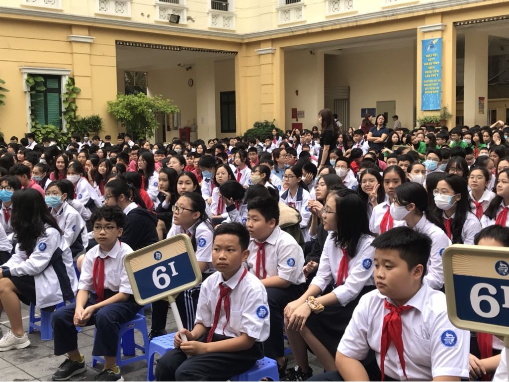 Việc tuân thủ nghiêm túc nội quy đồng phục thể hiện sự tôn trọng