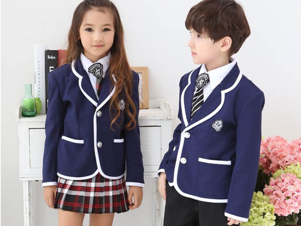 Phong cách Elite thường có sơ mi trắng cùng áo khoác ngoài blazer