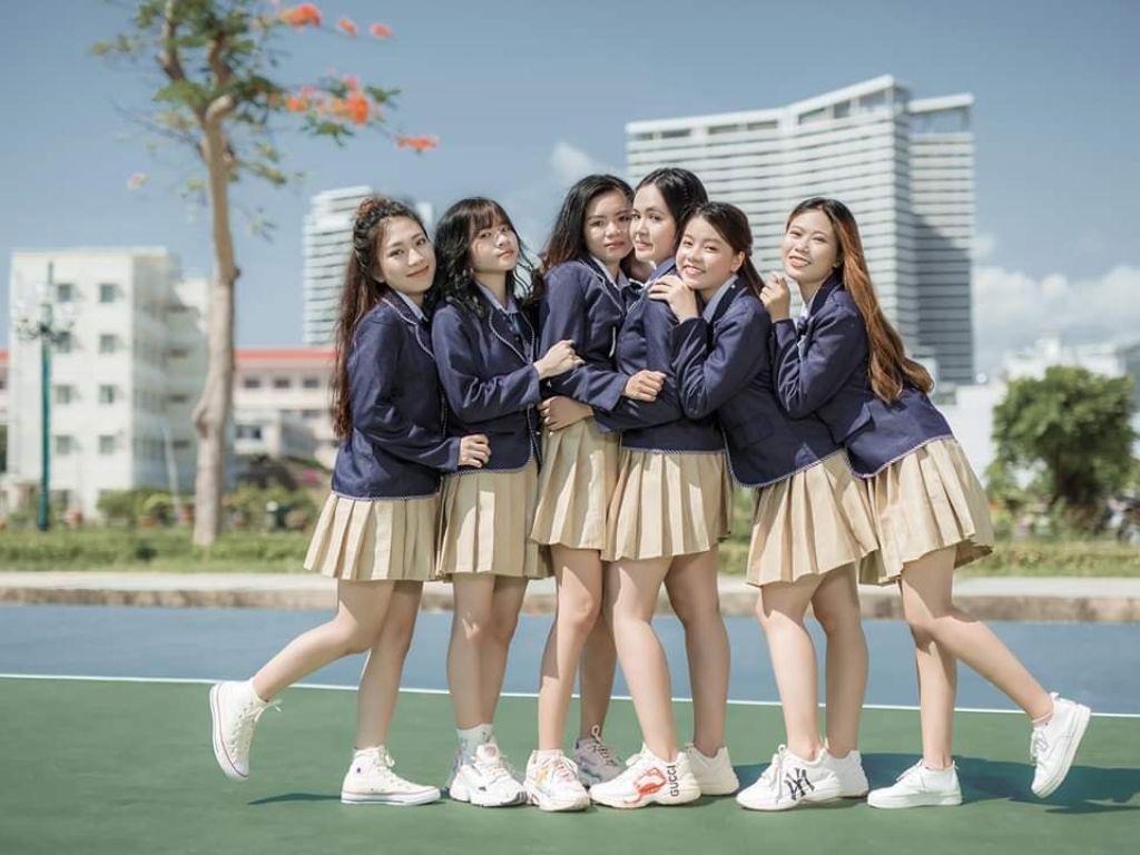 Đồng phục Hàn Quốc thể hiện sự thanh lịch và chỉnh chu cho người mặc