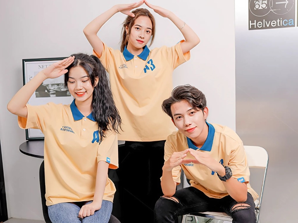 Quần áo nhóm bạn thân có thiết kế theo phong cách đơn giản