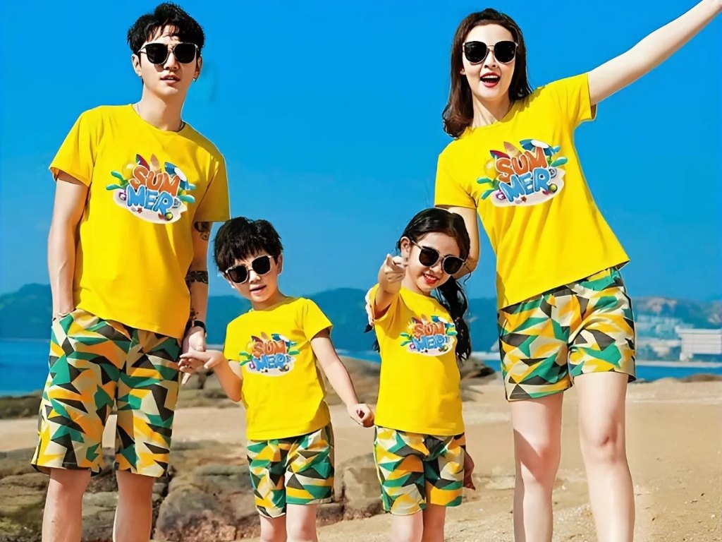 Bạn nên chọn gam màu sáng cho đồng phục gia đình đi biển