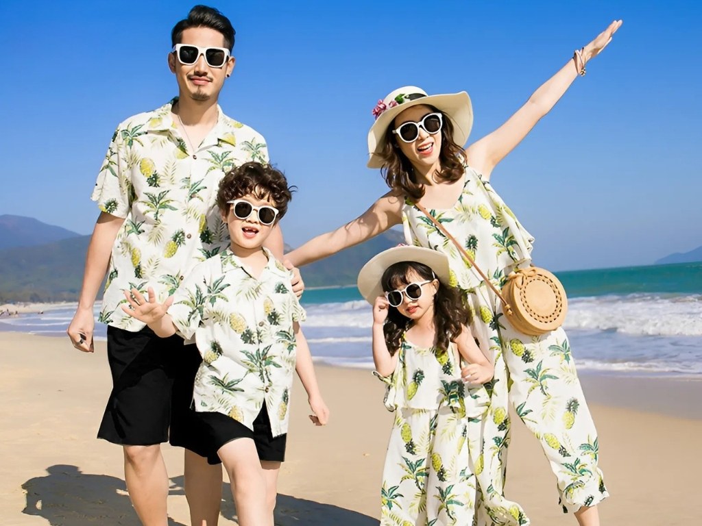 Kiểu dáng đồng phục gia đình đi biển nên rộng rãi để đảm bảo sự thoải mái