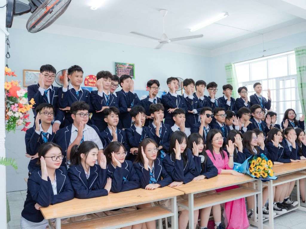 Áo vest đồng phục học sinh Hàn Quốc thể hiện sự chỉnh chu cho người mặc