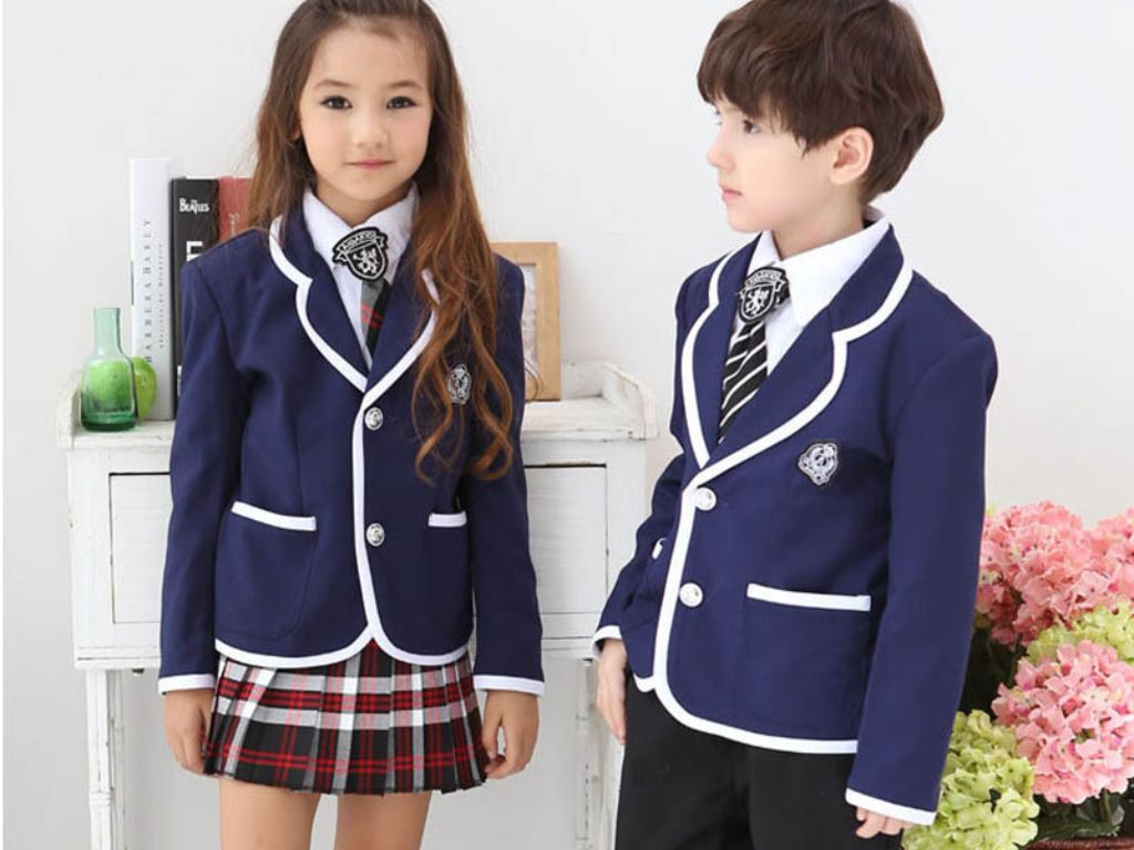 Bạn nên ưu tiên sử dụng đồng phục có màu sắc tươi sáng