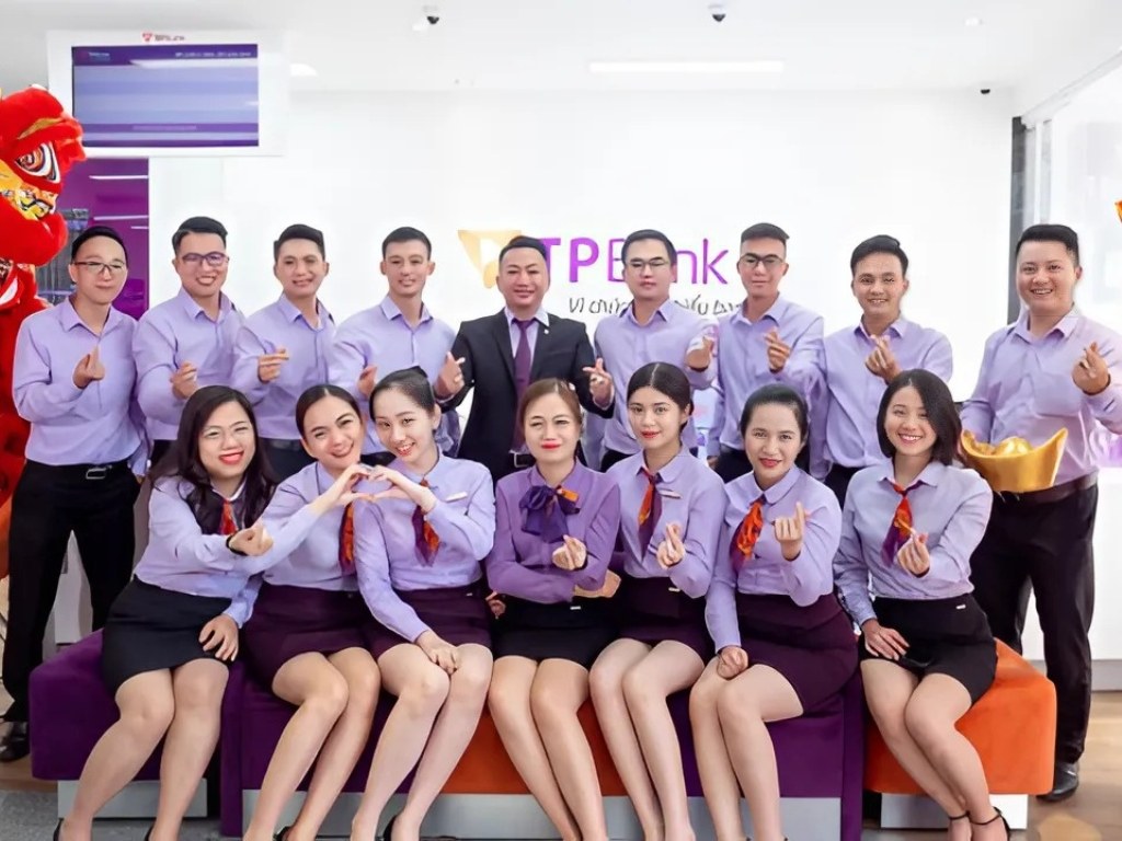 Áo sơ mi đồng phục giúp nhân viên không còn băn khoăn "hôm nay mặc gì"