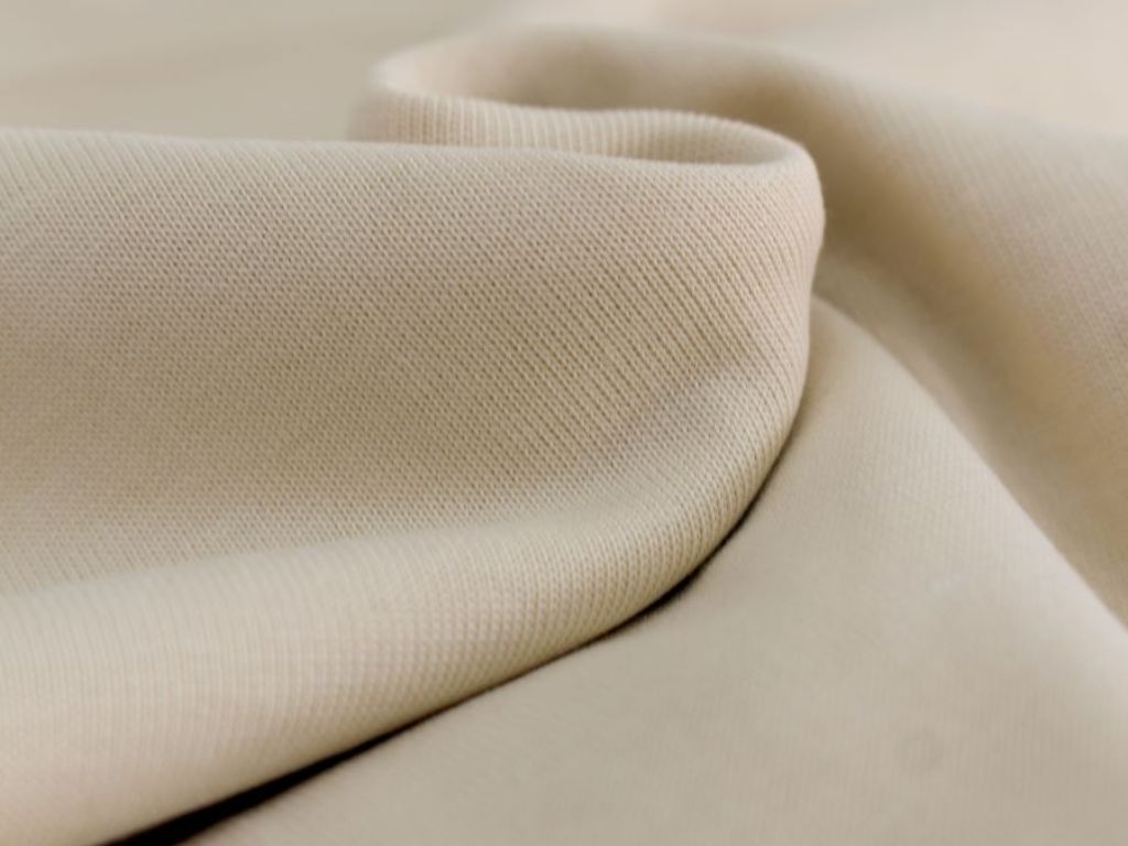 Bạn nên sử dụng vải cotton 100% để đảm bảo độ thoán mát cho trẻ