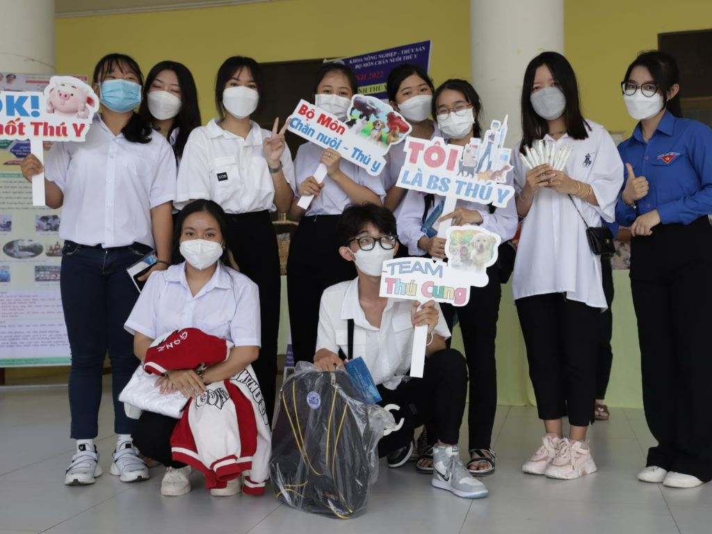 Bạn hãy chọn áo học sinh đảm bảo kích thước vừa vặn với trẻ