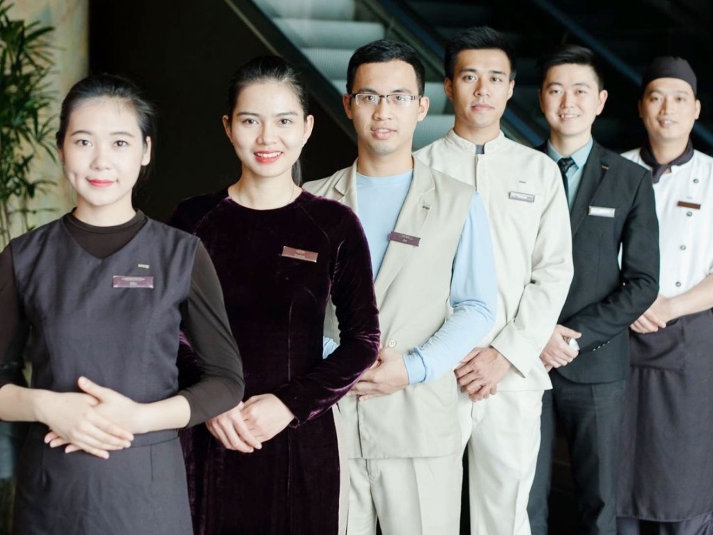 Đồng phục khách sạn 5 sao tạo ấn tượng chuyên nghiệp