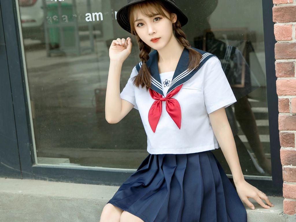 Bạn cần điều chỉnh độ dài chân váy qua gối
