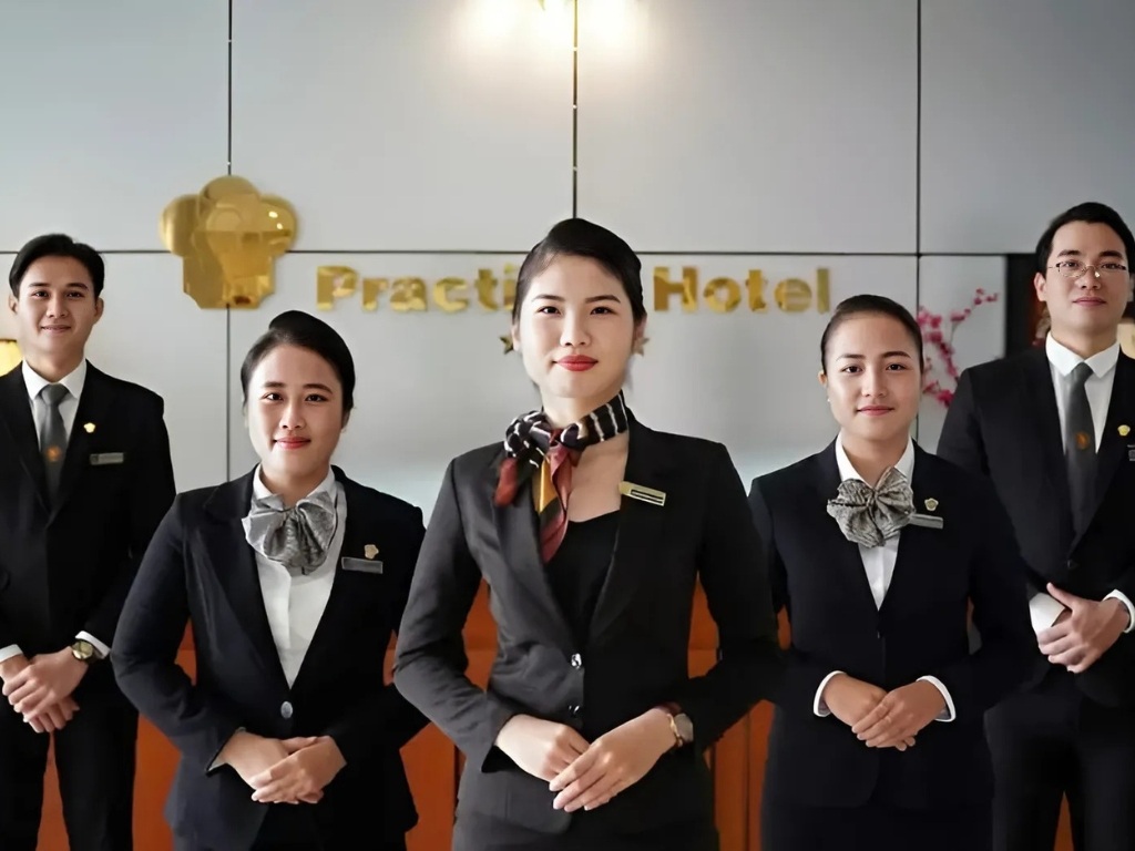 Mau dong phuc khach san dep giúp tạo ấn tượng ban đầu cho khách hàng