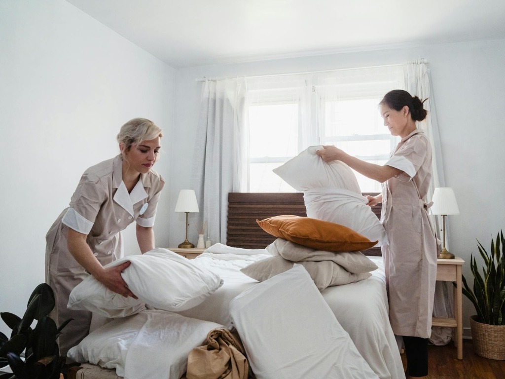 Việc lựa chọn đồng phục buồng phòng cần đặt yếu tố thoải mái lên hàng đầu