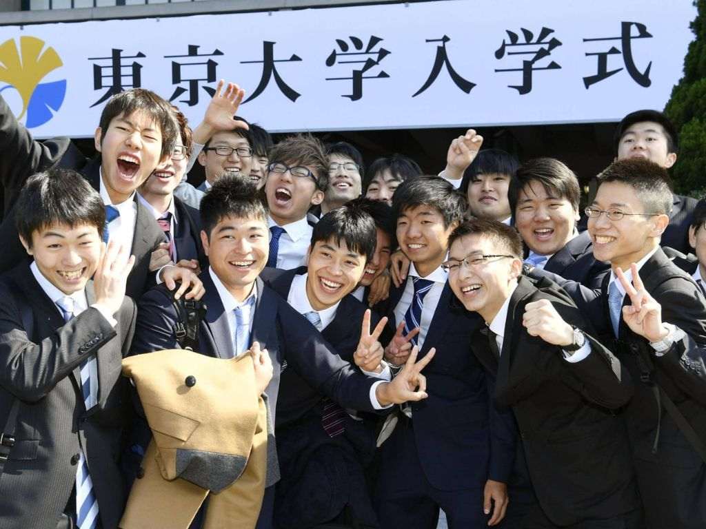 Đồng phục học sinh ở Nhật Bản thể hiện sự trưởng thành ở trẻ