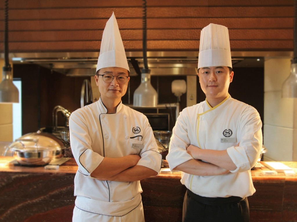 Áo bếp chuyên dụng đặt yếu tố an toàn, vệ sinh và thoải mái lên hàng đầu