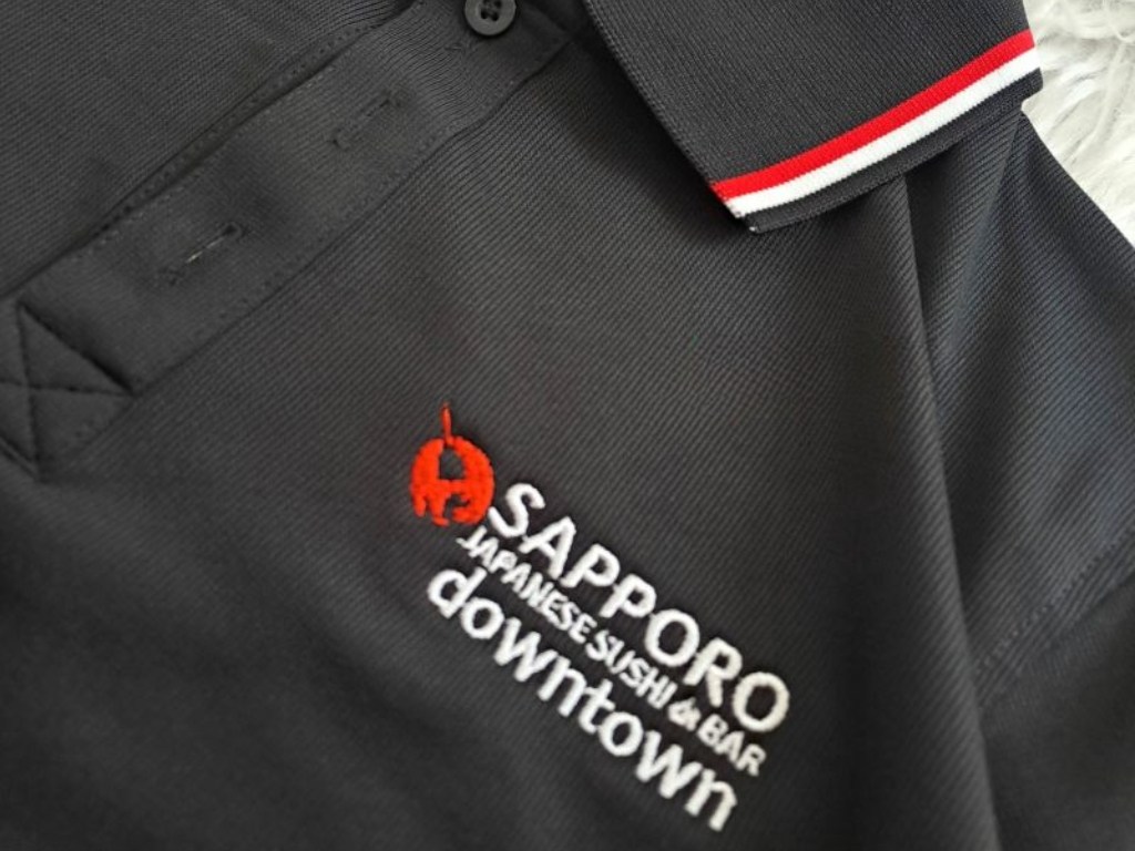 Logo được thêu rõ ràng là minh chứng cho sự chăm chút đến từng chi tiết