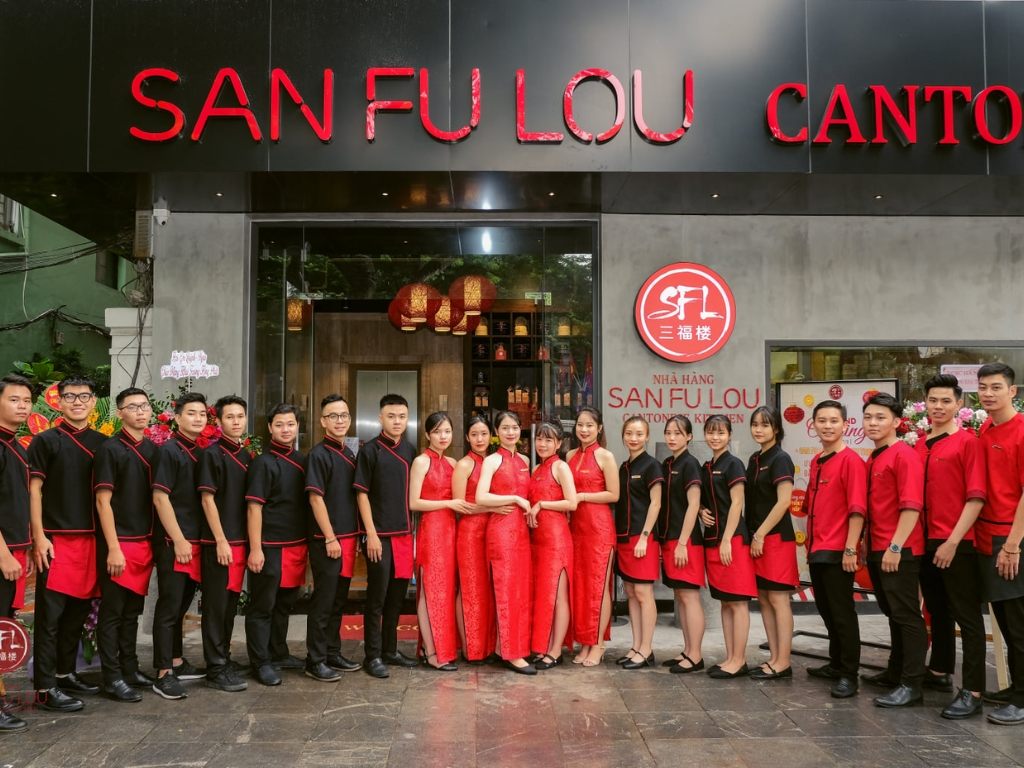 Việc chọn đồng phục cho từng vị trí giúp đáp ứng yêu cầu công việc khác nhau