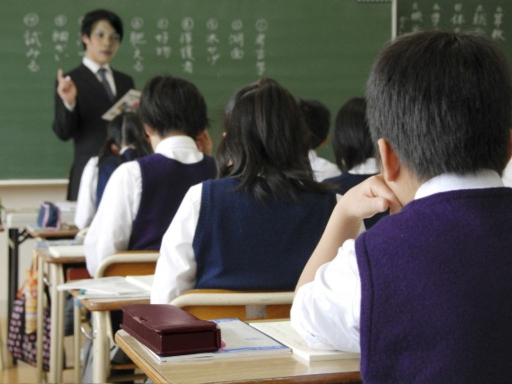 Áo gile thể hiện sự kín đáo và thanh lịch của học sinh