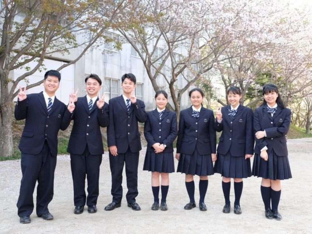 Váy đồng phục học sinh Nhật Bản thể hiện sự nữ tính cho các bạn nữ