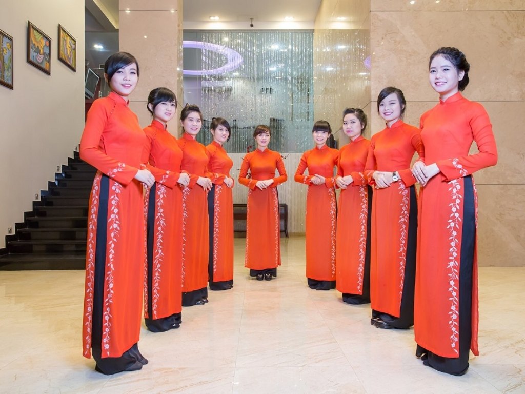 Đồng phục lễ tân thường mang tính lịch sự và trang trọng