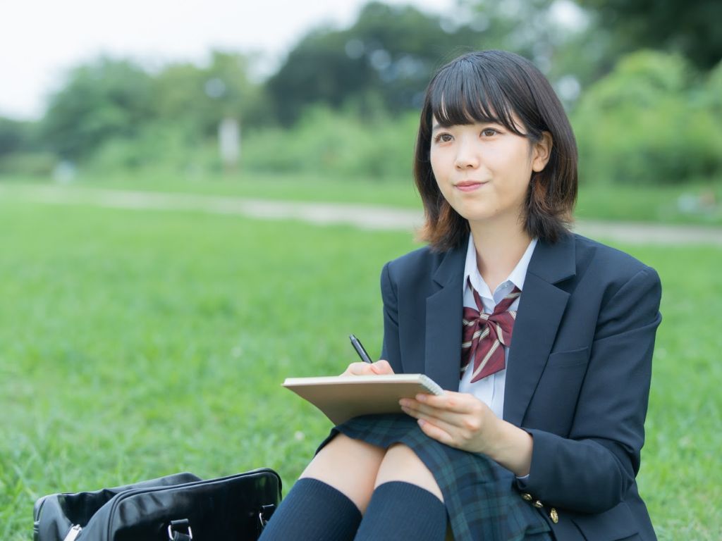 Đồng phục học sinh Nhật Bản caaos 2 được thiết kế thanh lịch