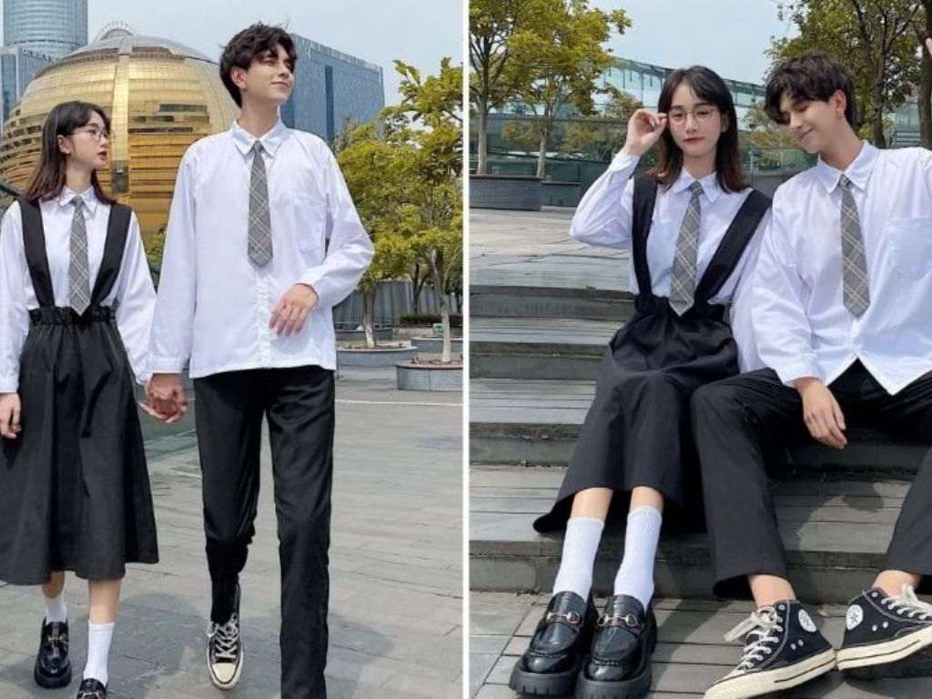 Chân váy của đồng phục thường dài qua gối